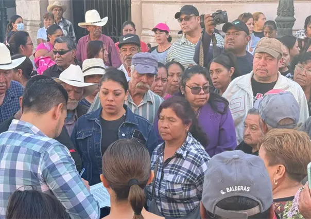 Choque de manifestaciones afuera de Cabildo
