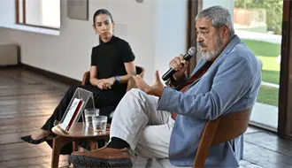 Vive una noche de poesía y reflexión con Carlos Aganzo en La Milarca