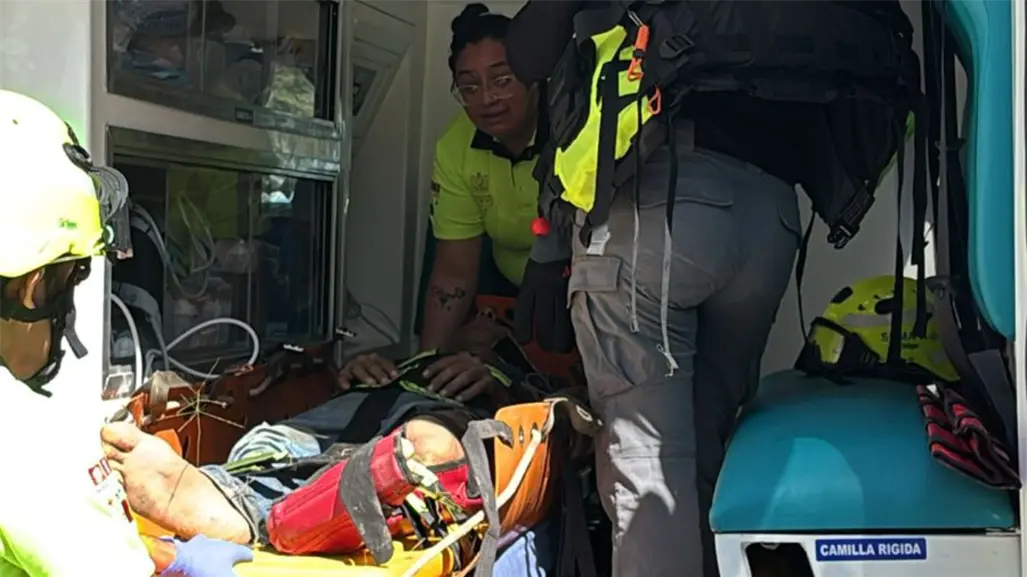 Hombre sobrevive tras caer más de 15 metros al río La Silla en Guadalupe