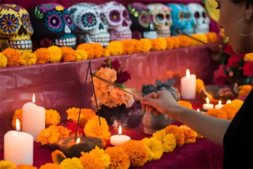 imagen recuadro Se realiza el altar con tiempo días previos al Día de Muertos| Foto: Perla Herrera