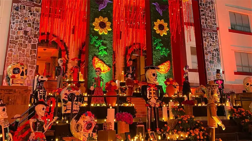 imagen recuadro Altares son colocados en plazas principales | Foto: Perla Herrera