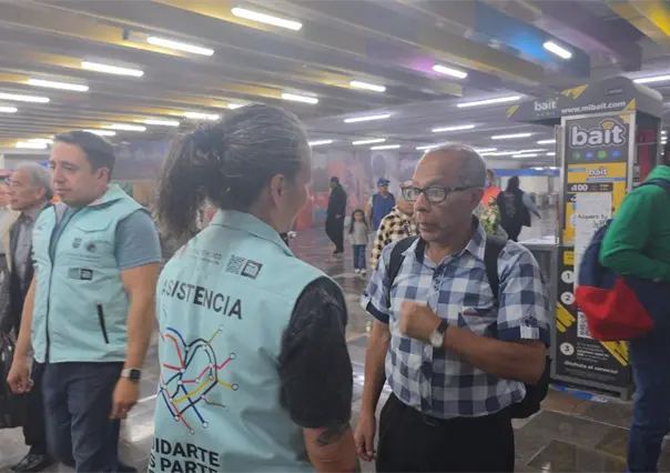 Metro CDMX implementa equipo de Atención al Usuario, ¿quiénes son y qué hacen las personas de chaleco azul?