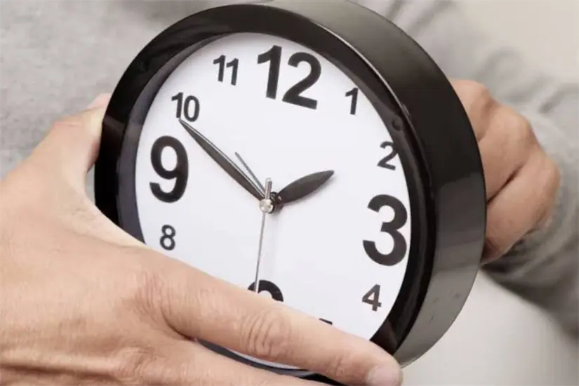imagen recuadro El cambio de horario de invierno aplica solo para los municipios de la frontera norte de Tamaulipas. Foto: Freepik