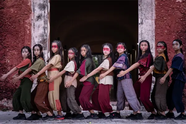 Cuando el viento aúlla: danza y ritual de transformación viajan de Yucatán a la Ciudad de México Cuando el viento aúlla: danza y ritual de transformación viajan de Yucatán a la Ciudad de México