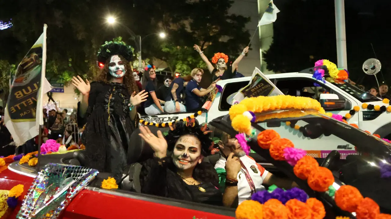 Desfile de catrinas en México.  Foto: X (@ClaraBrugadaM)