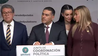 Diputadas pelean por estar cerca de Omar García Harfuch durante su conferencia de prensa | VIDEO