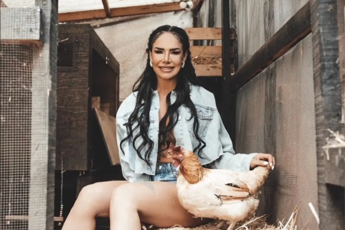 Lis Vega se quiebra en vivo (Foto: IG @lisvegaoficial / Canva)