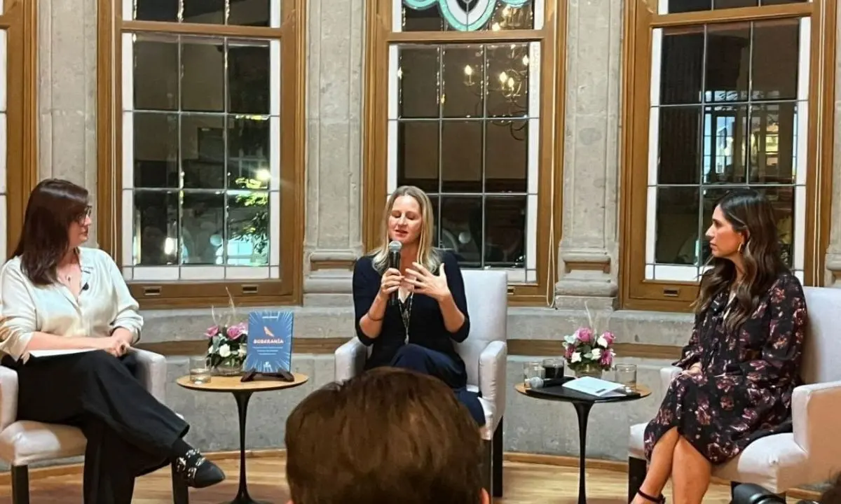 Emma Seppälä en la presentación del libro Soberanía en CDMX.  Foto: Especial