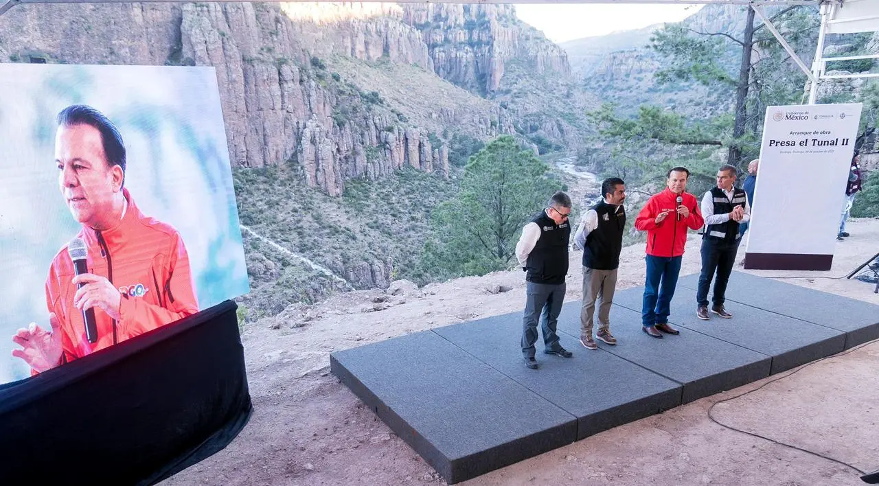 Esteban Villegas, gobernador de Durango, dio el banderazo del inicio de construcción de la presa Tunal 2. | Foto: Jesús Carrillo.