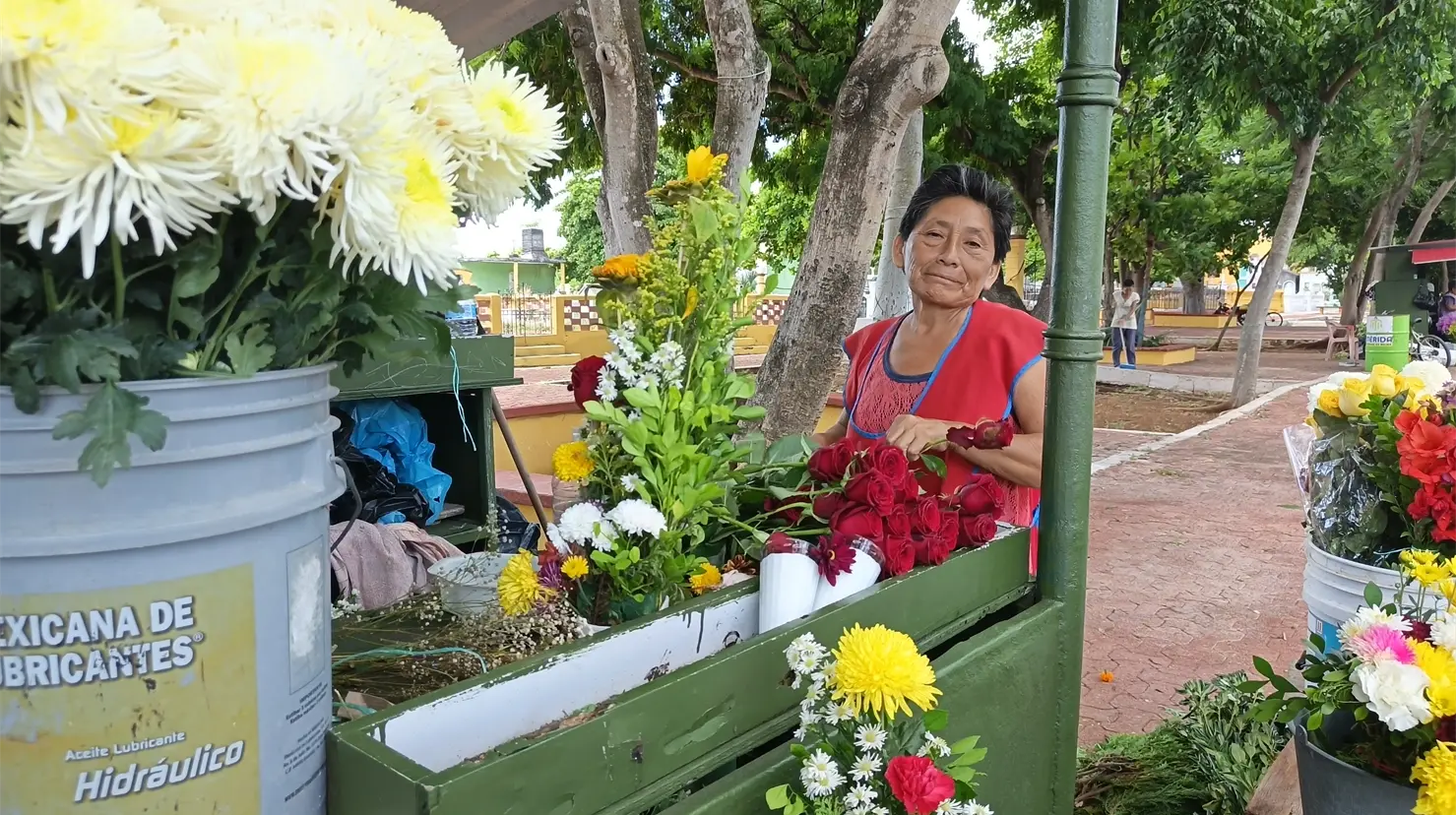 ¿Cómo florece la memoria entre las tumbas?. Foto: Christian Espadas