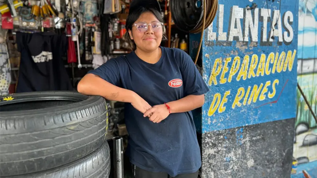 Arely, la joven talachera de la CDMX que rompe estereotipos y demuestra que la fuerza no tiene género