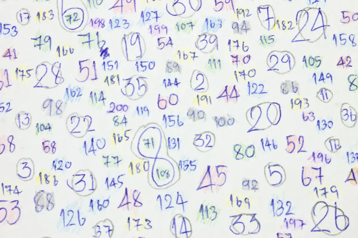 El 29 de octubre trae alineaciones astrales que podrían influir en la suerte de cada signo zodiacal. Descubre los números. Foto: Canva