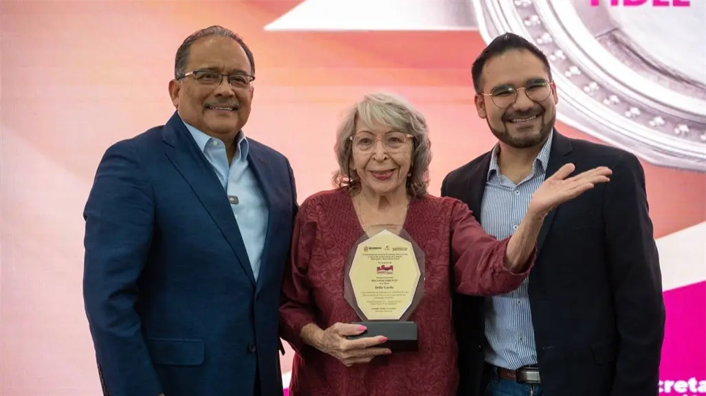 Rinde Escobedo homenaje a los grandes maestros del teatro de Nuevo León