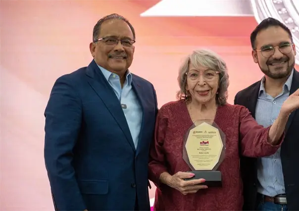 Rinde Escobedo homenaje a los grandes maestros del teatro de Nuevo León