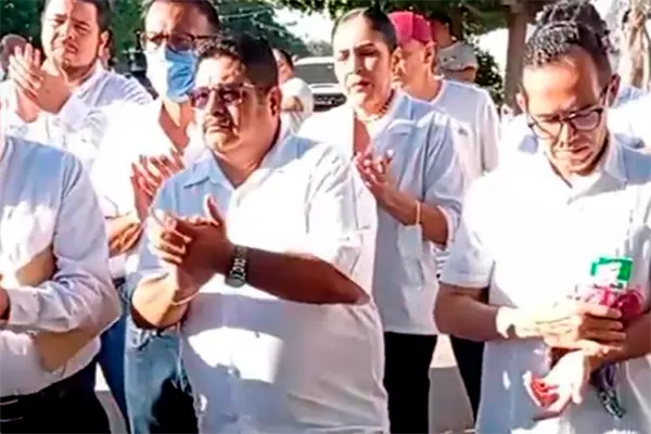 Retiro de 180 plazas provoca protesta de trabajadores de Salud en BCS Retiro de 180 plazas provoca protesta de trabajadores de Salud en BCS