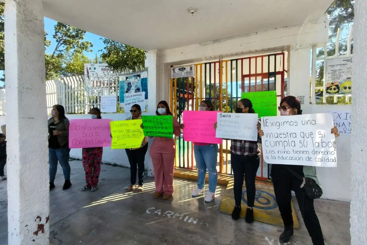 Protestan en jardín de niños por irregularidades en asistencia y tratos a infantes / Foto: Marco Juárez