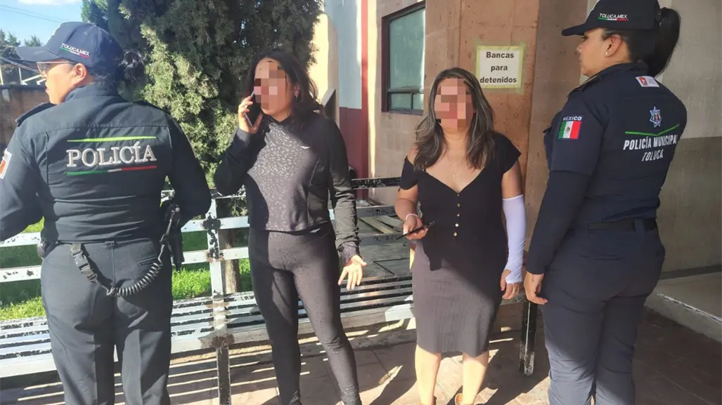 Alumnas y madres de familia protagonizan golpiza frente a preparatoria de Edomex; hay 8 detenidos