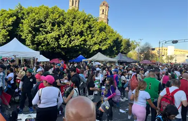 Devotos celebran a San Judas Tadeo en la iglesia de San Hipólito en la CDMX