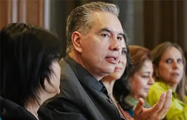 Waldo Fernández dialoga con la Colectiva 50+1 sobre equidad y bienestar social