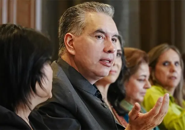 Waldo Fernández dialoga con la Colectiva 50+1 sobre equidad y bienestar social