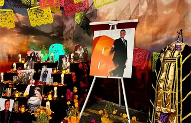 Daniel Bisogno protagoniza ofrenda en el teatro de que le dio gloria