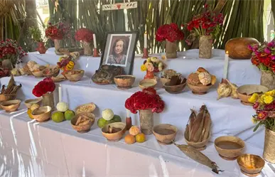 Entre flores, copal y pib, Yucatán honra a sus muertos con la Muestra Estatal de Altares