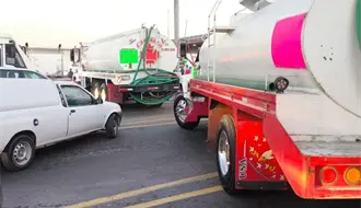 Piperos de agua del Edomex toman la caseta de Tepotzotlán y advierten cierre total de la México-Querétaro