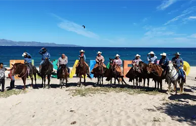 Realizan cabalgatas en las fiestas de El Sargento y La Ventana en La Paz