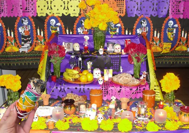 Día de Muertos 2025: guía práctica para purificar tu ofrenda con Palo Santo