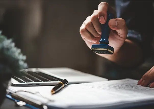 Estados Unidos pone fin a la renovación automática de permisos laborales para migrantes en 2025