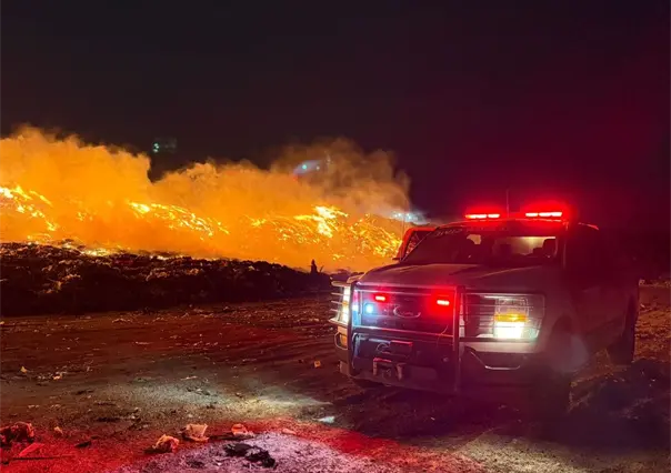 VIDEO | Incendio consume basurero de Simeprode en Salinas Victoria