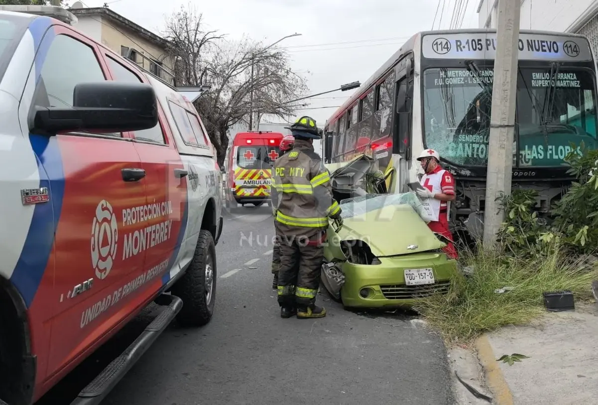 Los hechos sucedieron en el cruce de las calles Arteaga y Álvaro Obregón, movilizando a unidades de Protección Civil Monterrey y Cruz Roja. Foto: POSTA.
