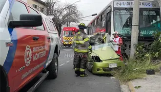 Mujer pierde la vida tras choque con ruta urbana en el centro de Monterrey
