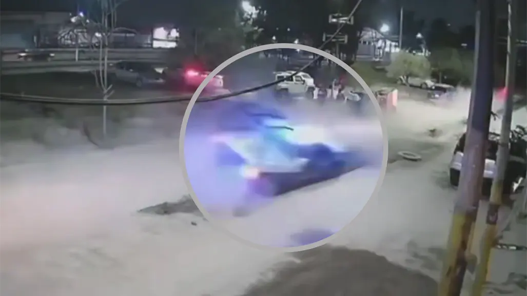 VIDEO | Patrulla cae en zanja mientras perseguía a delincuentes en Nezahualcóyotl