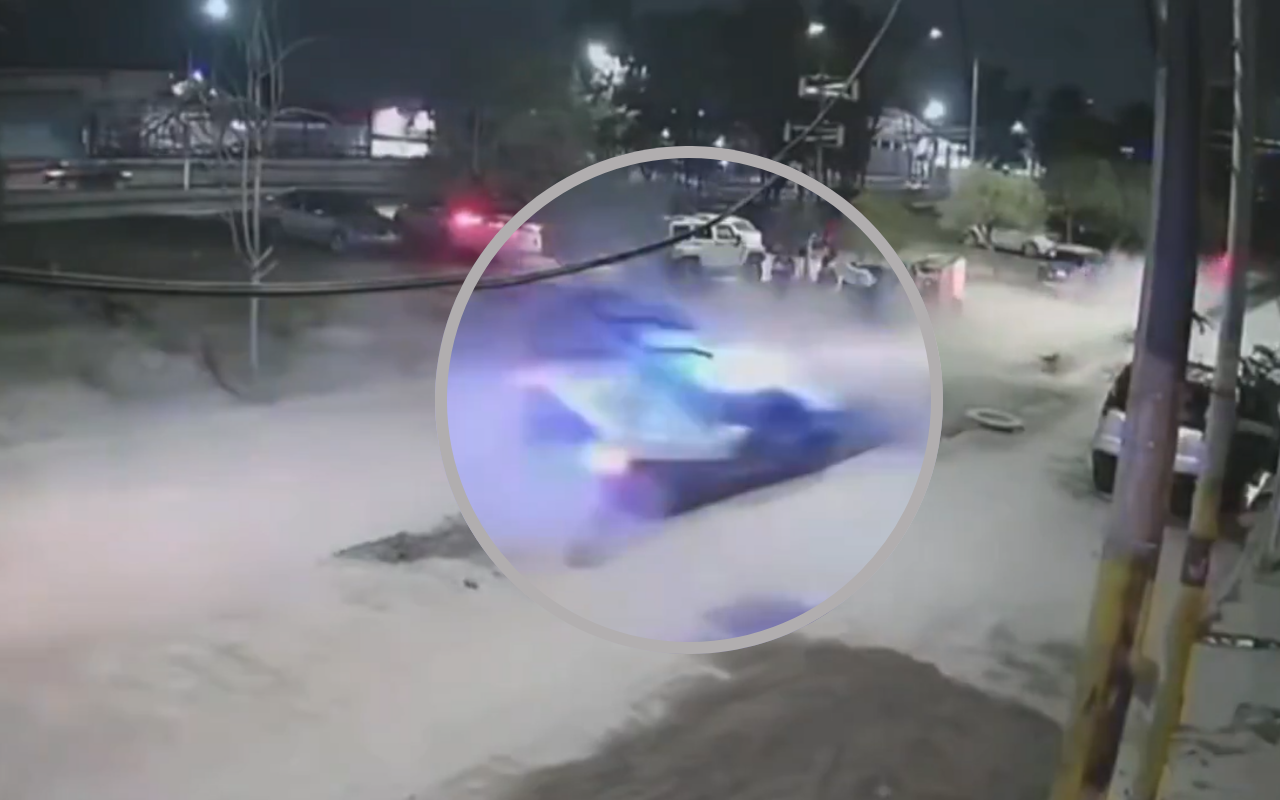 VIDEO | Patrulla cae en zanja mientras perseguía a delincuentes en Nezahualcóyotl