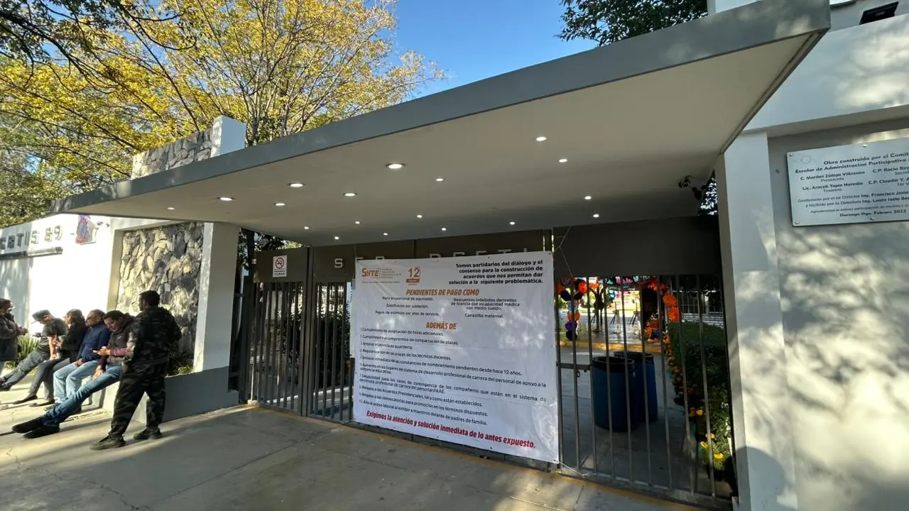 Un paro nacional de labores en los planteles de la DGETI provocó que miles de estudiantes en Durango no tuvieran clases. | Foto: Alejandro Ávila.