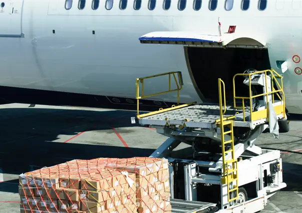 México aprueba regreso de operaciones cargueras en el AICM en horarios no saturados