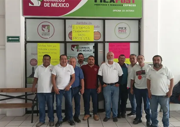 Trabajadores del servicio postal mexicano se manifiestan ante carencias para realizar su trabajo