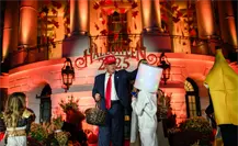 Donald Trump y su esposa reparten calaverita en la víspera de Halloween en la Casa Blanca | VIDEO