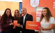 Héctor García entrega la tarjeta Crecemos Guadalupe con apoyo bimestral de 2 mil 200 pesos Héctor García entrega la tarjeta Crecemos Guadalupe con apoyo bimestral de 2 mil 200 pesos