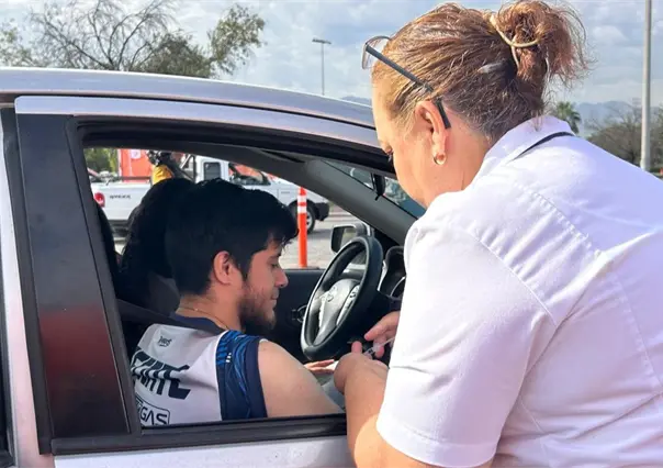 Drive Thru de vacunación en Monterrey: rápido, seguro y sin bajarte del auto, ¿en dónde están ubicados?