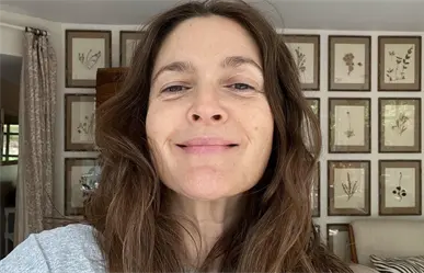 Drew Barrymore sorprende en concierto de Sabrina Carpenter con épico disfraz