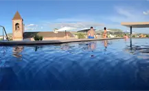3 hoteles en La Paz con piscina en la azotea y vista a la bahía