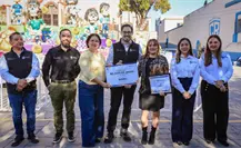 Reconoce el alcalde David de la Peña altares de muertos elaborados por estudiantes de Santiago Reconoce el alcalde David de la Peña altares de muertos elaborados por estudiantes de Santiago