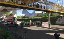 Bloqueo de campesinos pegan a la armadora Audi en Puebla Bloqueo de campesinos pegan a la armadora Audi en Puebla