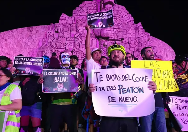 Ciclistas y peatones protestan exigiendo que "las jardineras se queden" en Paseo de Montejo