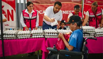 Jesús Nava apoya a adultos mayores con jornada especial del Mercado del Bienestar en Santa Catarina