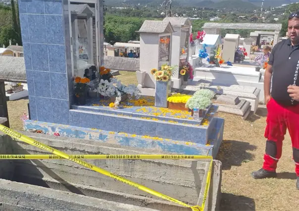 Mujer resulta lesionada tras caer en panteón de Santiago