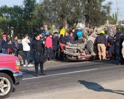 Volcadura mortal en la México-Texcoco; hay tres heridos