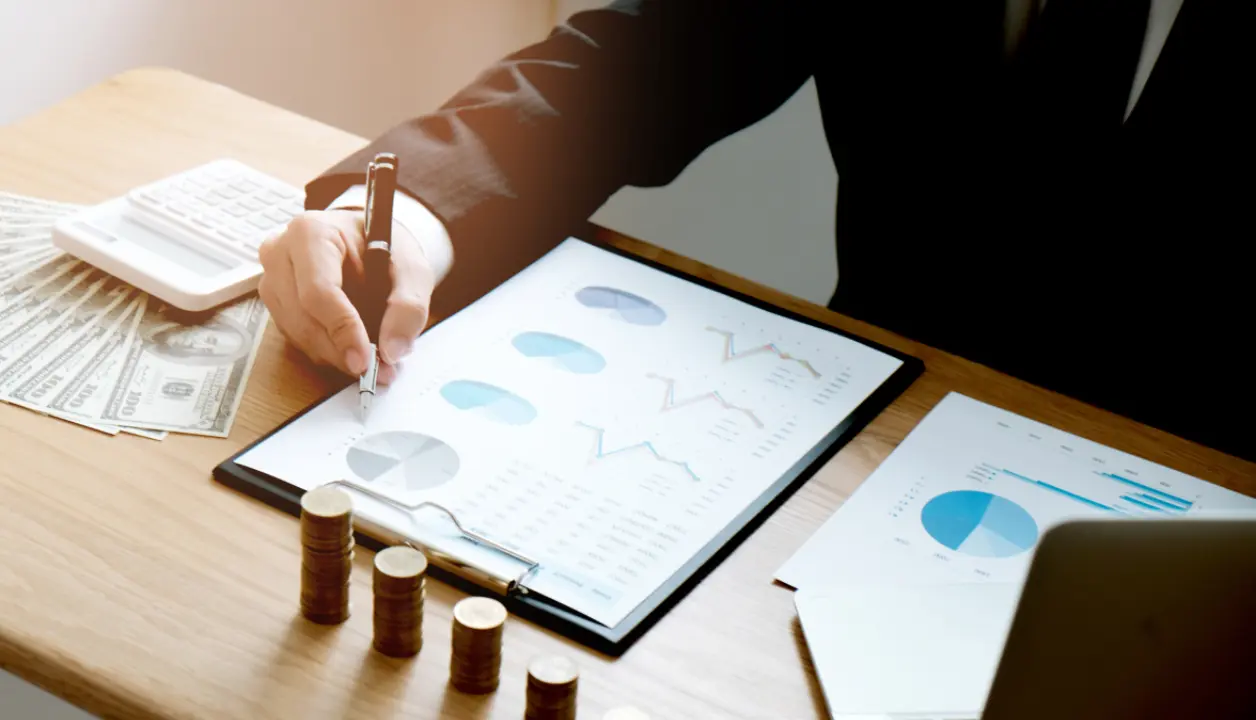 “De los 24 informes revisados, solo uno resultó positivo. Esto confirma que persisten los problemas históricos en la gestión municipal”, señaló Noriega Orozco. Foto: Freepik